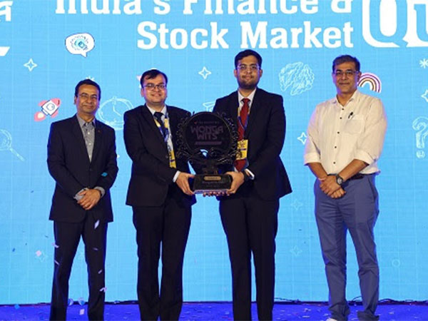 Felicitating winners of WongaWits India's Finance & Stock Market Quiz