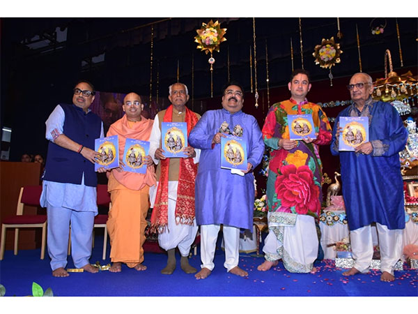 Shri Ajay Dhoot's Book Hamare Pran Jugal Bihari Launched at Yashwantrao Chavan Hall by Shri Pundrik Goswami Ji 