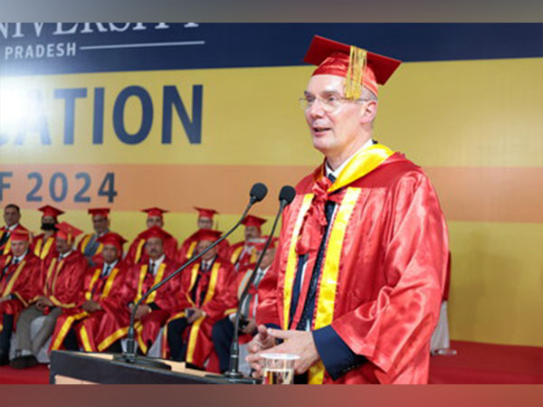 John Dawber, Managing Director, Novo Nordisk (India) Pvt. Ltd., addressing 828 graduands at Amity University Madhya Pradesh's Convocation for the Class of 2024