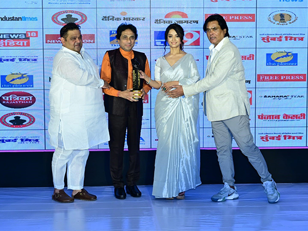 "Yaadon Ke Gubbare" by Dipak Desai Wins Best Book of the Year at Dadasaheb Phalke Indian Television Awards 2025