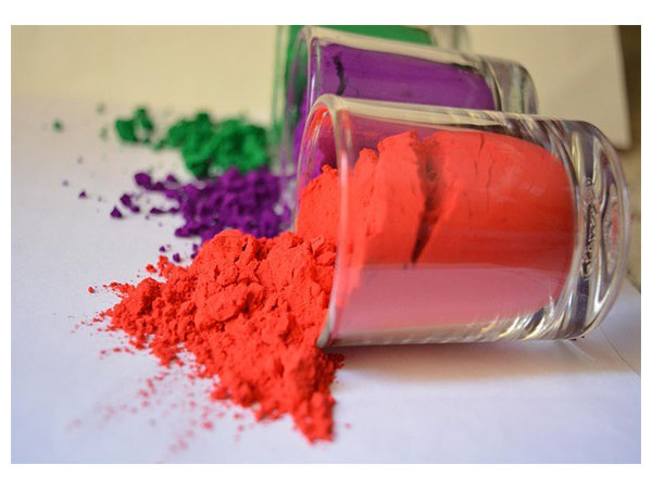 How to Choose the Perfect Holi Gift for Friends & Family