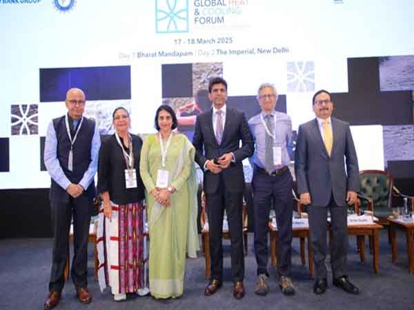 MoS for Rural Development & Communications, GoI, Chandra Sekhar Pemmasani (4th from left) with climate experts at Global Heat & Cooling Forum organized by NRDC, NDMA & World Bank