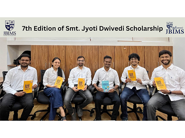 Smt. Jyoti Dwivedi scholarship winners of JBIMS (L to R)- Devendra Aradhye, Riya Sukhadia, Lalit Gandhi, Jayesh Parkar, Trushar Chaudhuri and Naman Jain