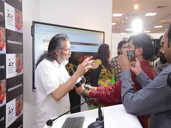 Neville Tuli at the launch of the website at Indian Habitat Centre, Delhi
