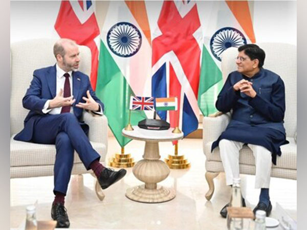 "UK Trade Minister Jonathan Reynolds with India's Minister of Commerce Piyush Goyal"