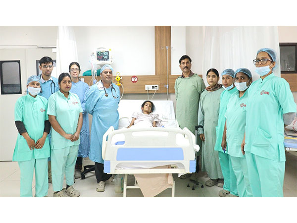 Riddhima with her parents, receiving compassionate care from Dr Atul Kumar and the SRMSIMS team who played a key role in her recovery journey.