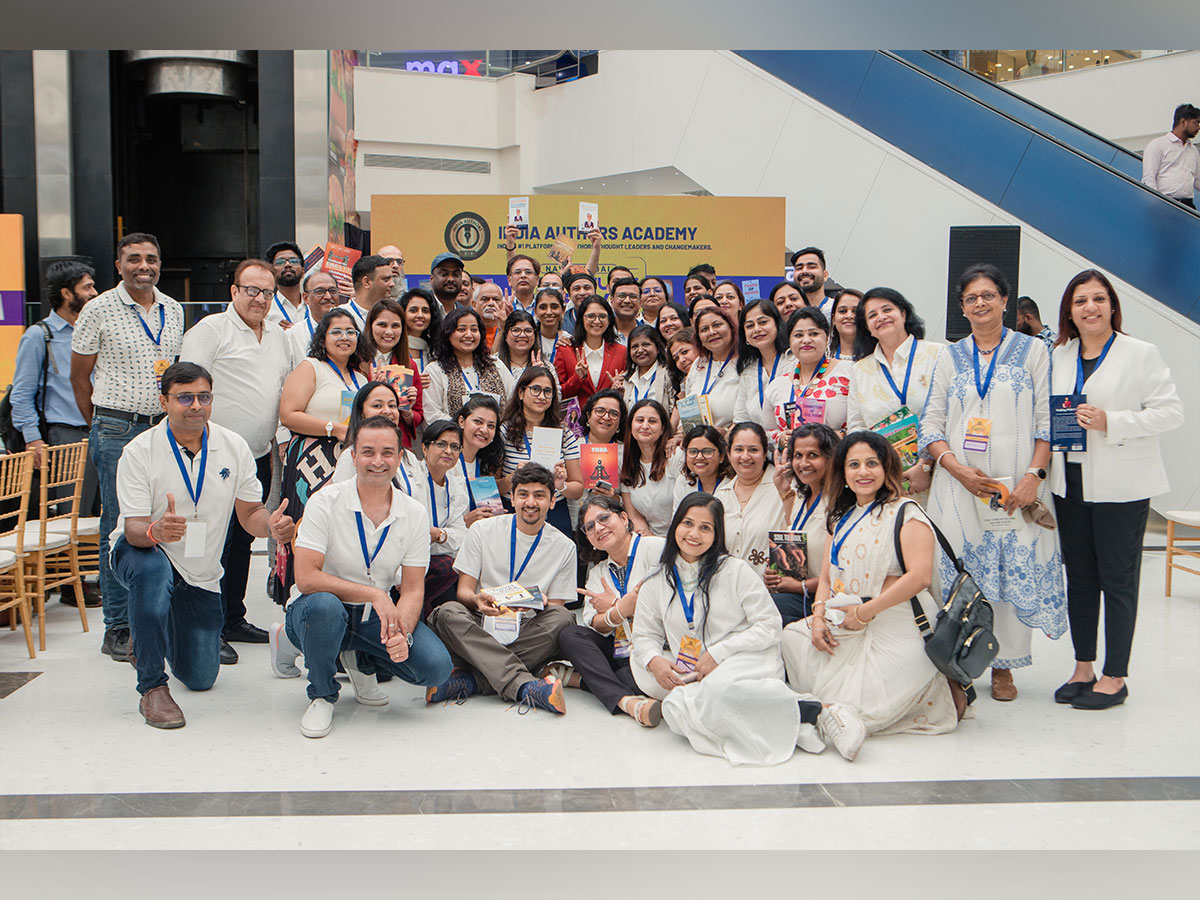 The Achievers of India Authors Academy  with Sweta Samota and Manish Samota at Inorbit Mall, Vashi, Navi Mumbai.