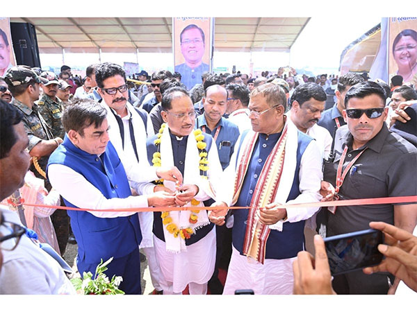 World's Largest Medical Camp Held in Mandla During Aadi Utsav; Over 1.7 Lakh Beneficiaries, Free Medicines & Aids Distributed in Presence of CM Vishnu Dev Sai