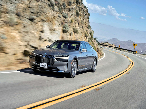 The BMW i7: The best of electrifying mobility now at a uniform price across the nation