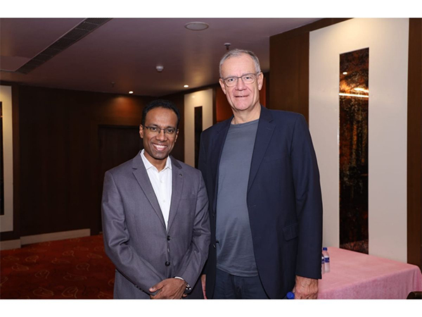 Dr. Simon Thomas and Dr. Wolfgang Klauser lead a landmark workshop at Max Hospital Shalimar Bagh, uniting Indian and German expertise in advanced revision knee replacement procedures.