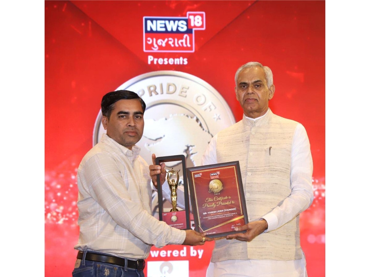L-H: Mr. Yogesh Joshi, Director of Rapid Organic and Shri Acharya Devvrat, Governor of Gujarat