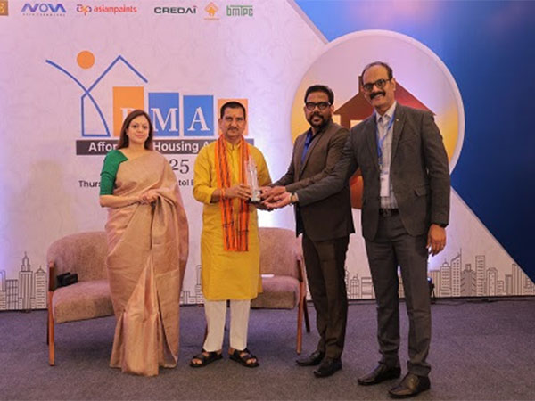 Navin's COO N. Kalyanaraman and GM R. Prabakar receiving the PMAY Award 2025 from the Minister of Housing & Urban Affairs
