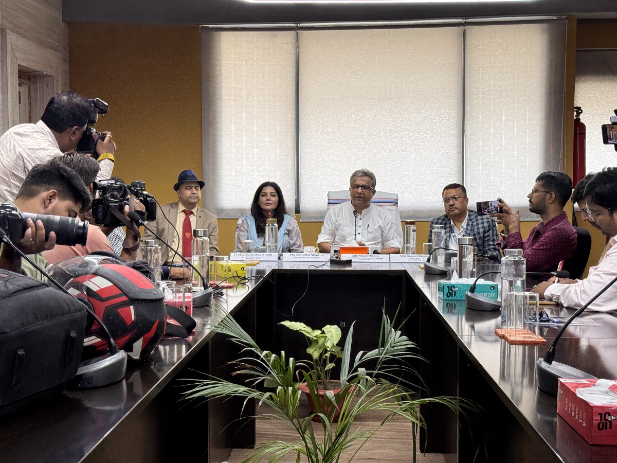 Industry Minister, Bihar, Nitish Mishra with YourStory Founder & CEO Shradha Sharma at the launch of the Bihar chapter of The Bharat Project during the Bihar Idea Festival in Patna