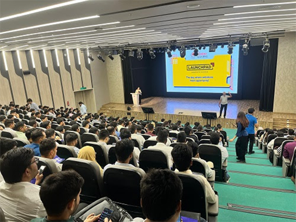 Learners engage with top recruiters at Online Manipal's hybrid career fair, 'Launchpad 2025', held at MAHE Bengaluru