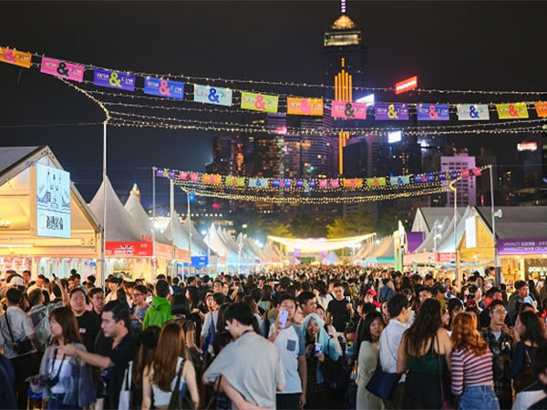 Hong Kong's diverse culinary landscape features over 17,000 places to eat, ranging from Michelin-starred menus to street food, to casual dining and cafes & food-centric festivals
