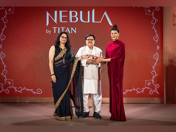 Revathi Kant, Padma Shri Shakir Ali, Sushmita Sen unveiling JALSA