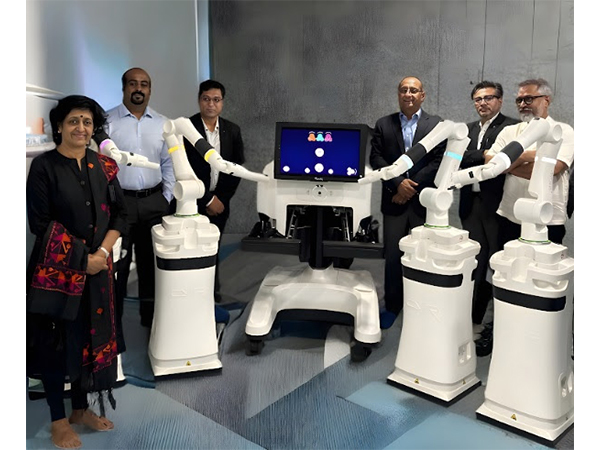 (L-R) Dr S. Narayani, Dr Roji Phillip, Mr Nitin Kamaria, Mr Anil Vinayak, Dr Jignesh Gandhi & Dr Shishir Shetty at the launch of Fortis Vashi's Advanced Robotic Surgery Program