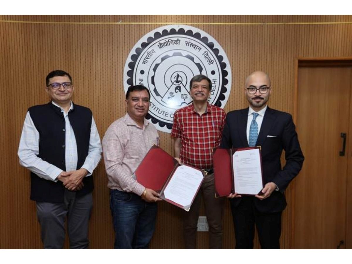 MoU with UAE-India CEPA Council (Tarun Chaturvedi (COO, FITT), Dr. Nikhil Agarwal (MD, FITT), Prof. Rangan Banerjee, Director of IIT Delhi, Ahmed Aljneibi, Director of the UAE-India CEPA Council