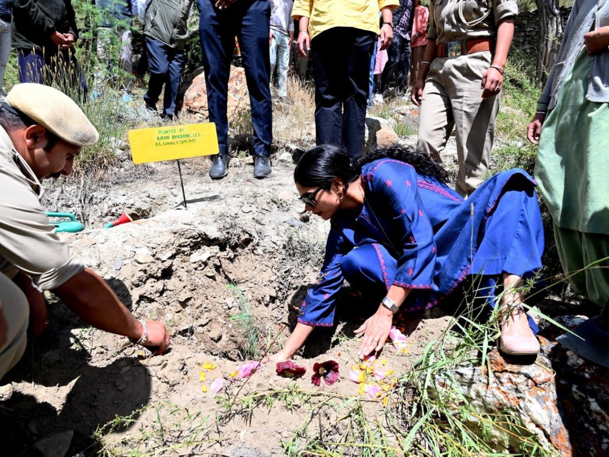Ahead of Himachal's first eco-friendly festival, DC Kiran Bhadana (IAS) joins officials & Lahaul-Spiti locals in a pre-event plantation drive, fostering community & green initiatives.