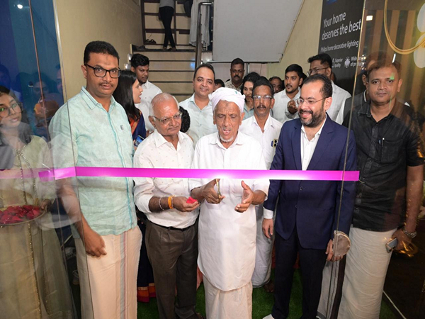 Rajat Pahwa, Business Head India, Smart Homes, Signify Greater India inaugurating the Philips Smart light Hub in Malappuram, Kerala