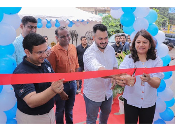 Paisabazaar CEO Santosh Agarwal inaugurating the company's first retail store in Gurugram