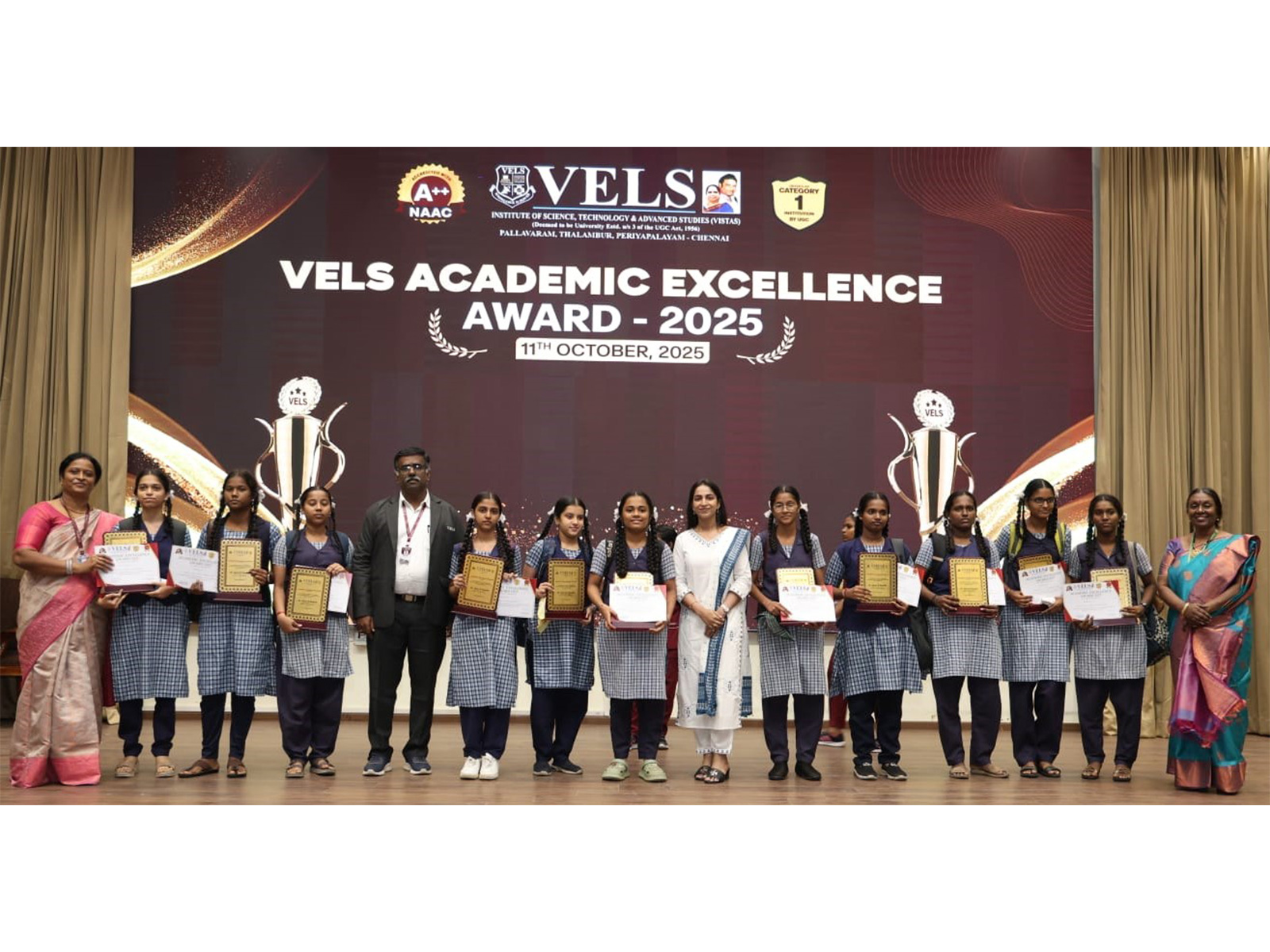 Dr. Preethaa Ganesh, Vice President, Vels Group of Institutions, presents mementos and certificates to students for their outstanding academic achievements