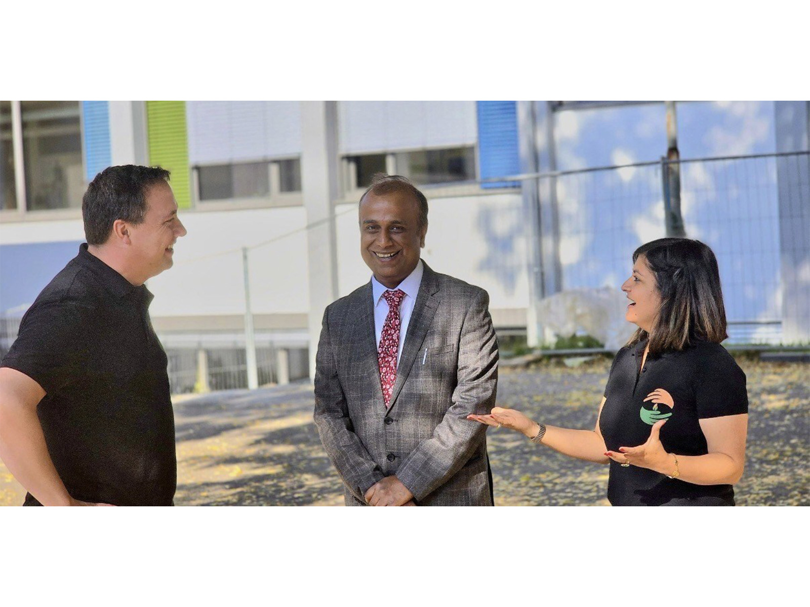 Dr. Handirk von Ungern-Sternberg (Co-founder), Consul General of India, Munich, Mr. Shatrughna Sinha and Aditi Banerjee (Co-founder) IndiaWorks Energy GmbH