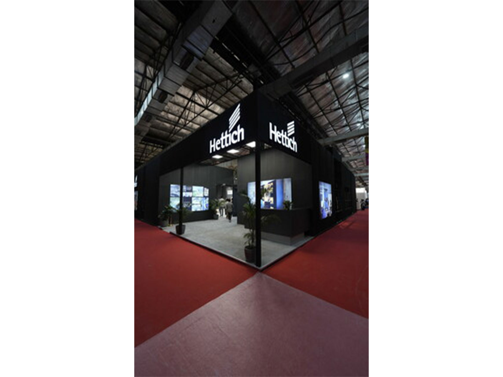 Hettich Transforms Spaces Through Magical Motion at Acetech with Their Innovative German Solutions