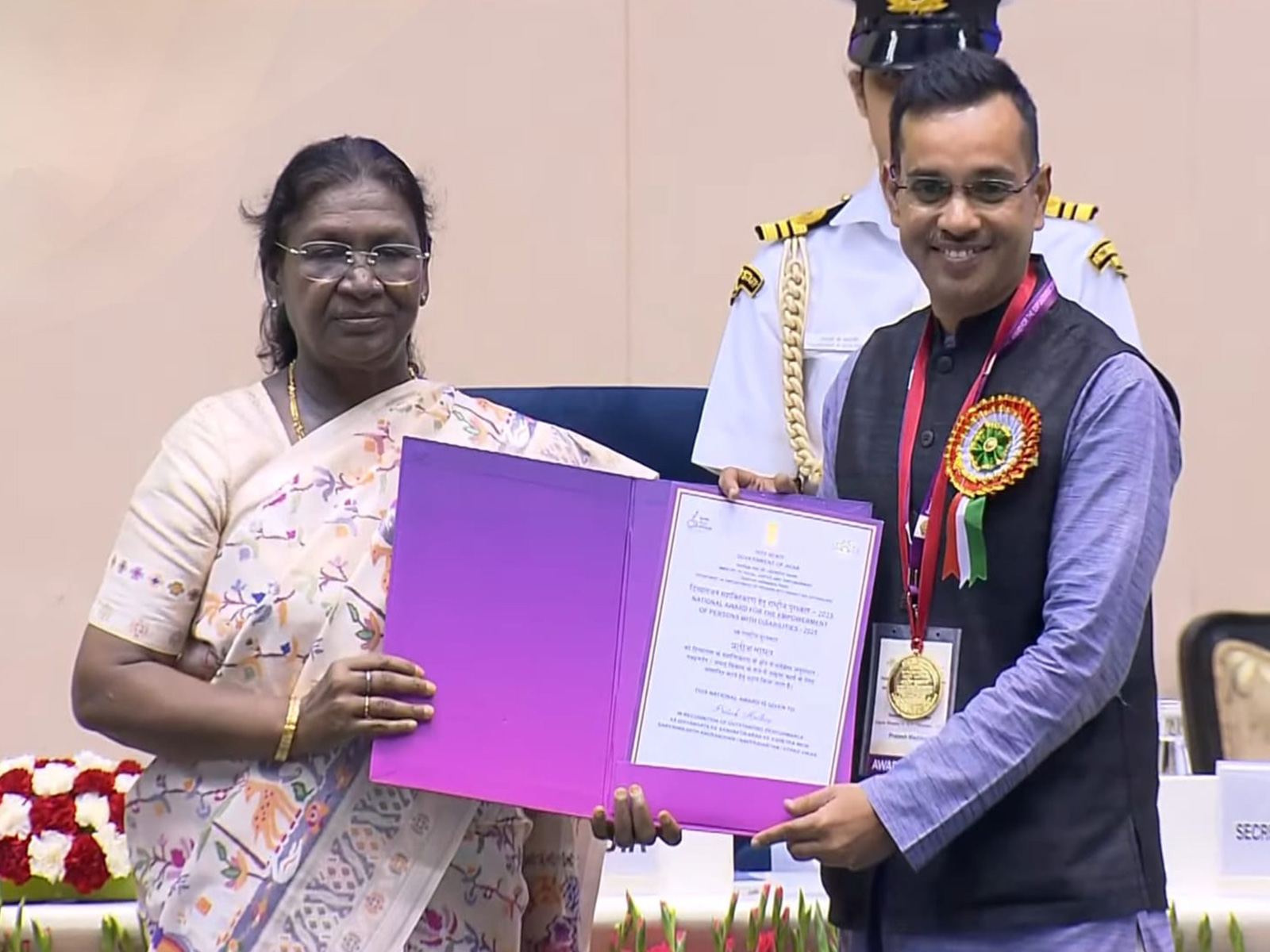 Prateek Madhav receiving the National Award from the President of India, Smt. Droupadi Murmu