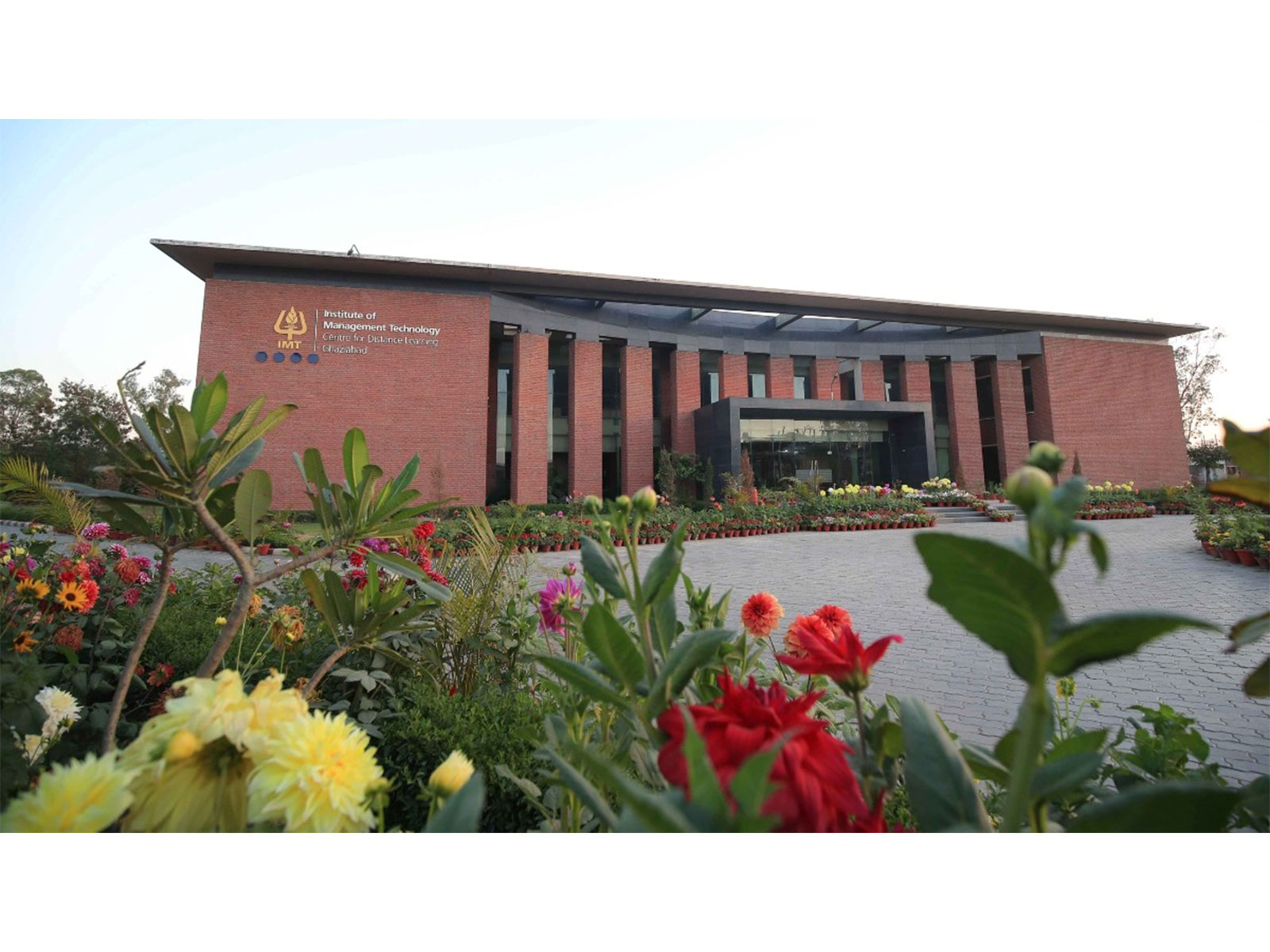 IMT CDL Ghaziabad Celebrates Concluding Ceremony 2025 for Its Graduating Batch with Industry Stalwarts and Academic Leadership