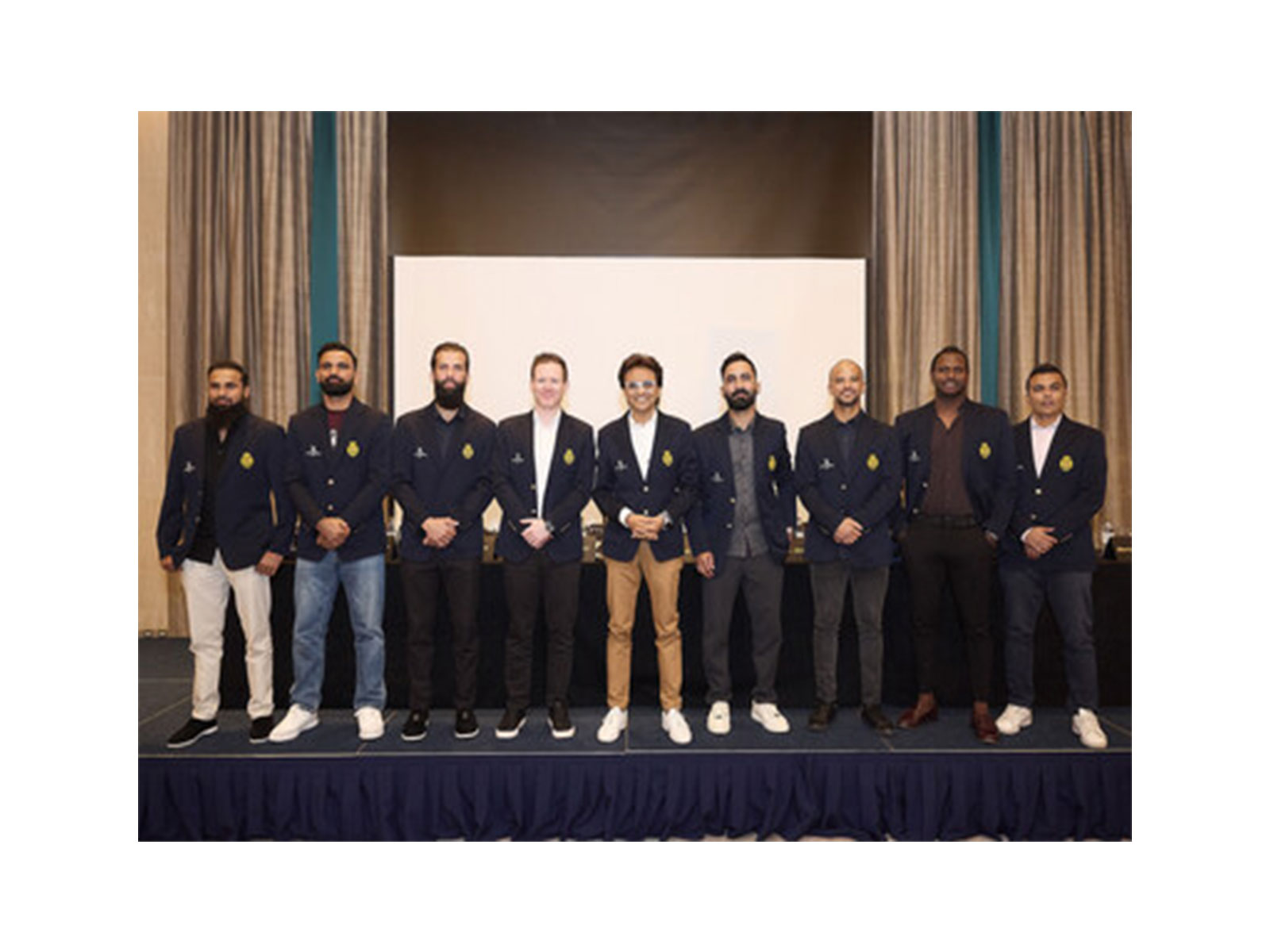 L-R: Adil Rashid, Fakhar Zaman, Moeen Ali, Eoin Morgan, Anis Sajan (Vice Chairman of Danube Group and Founder of Mr. Cricket UAE), Dinesh Karthik, JP Duminy, Angelo Mathews, Khurram Khan