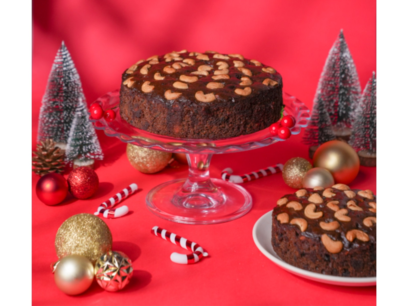Deliure Marks Christmas with Its Signature Vegetarian, Alcohol-Free Plum Cake