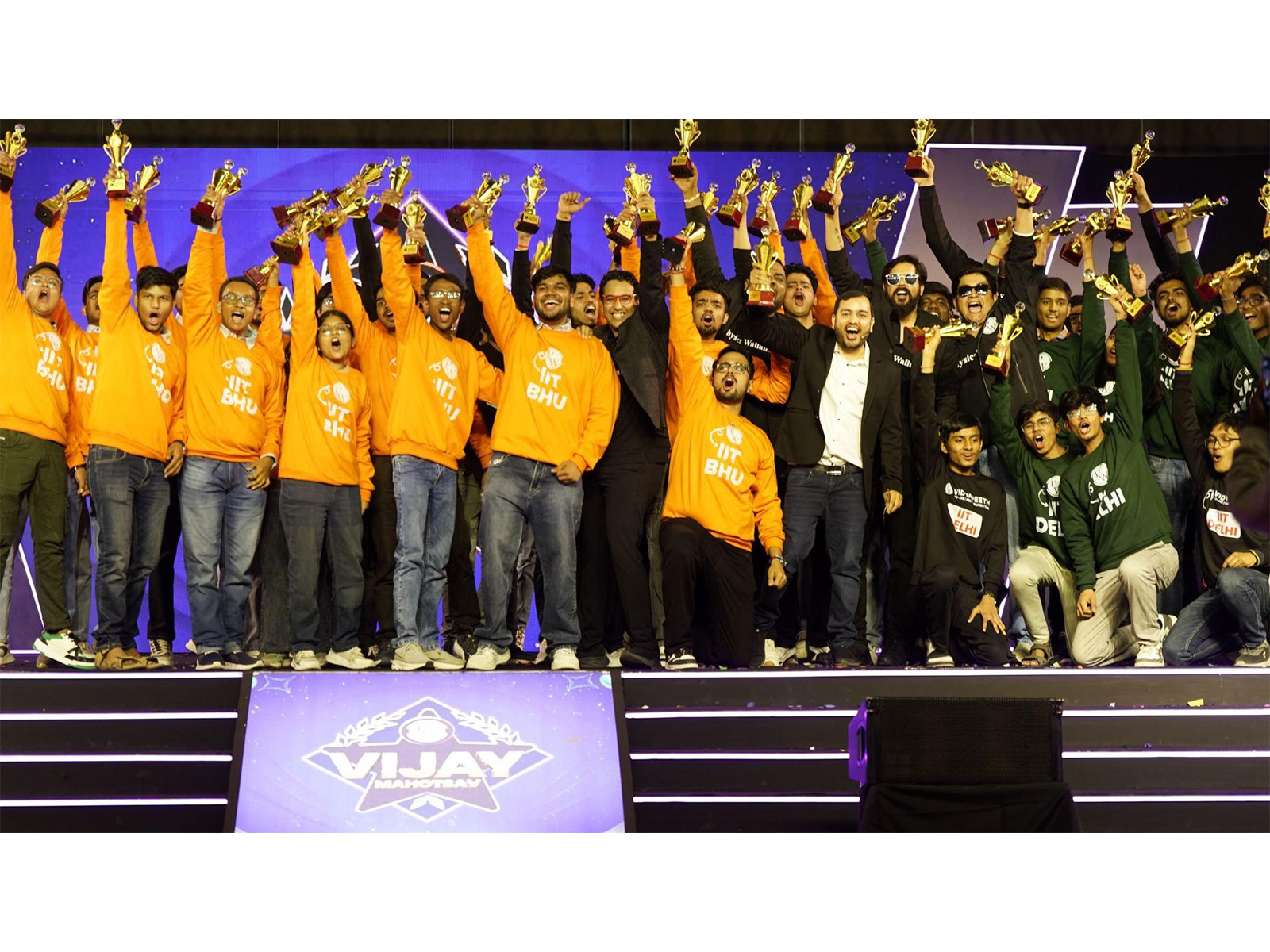 PhysicsWallah Hosts Vijay Mahotsav 2025 to Celebrate Student Success