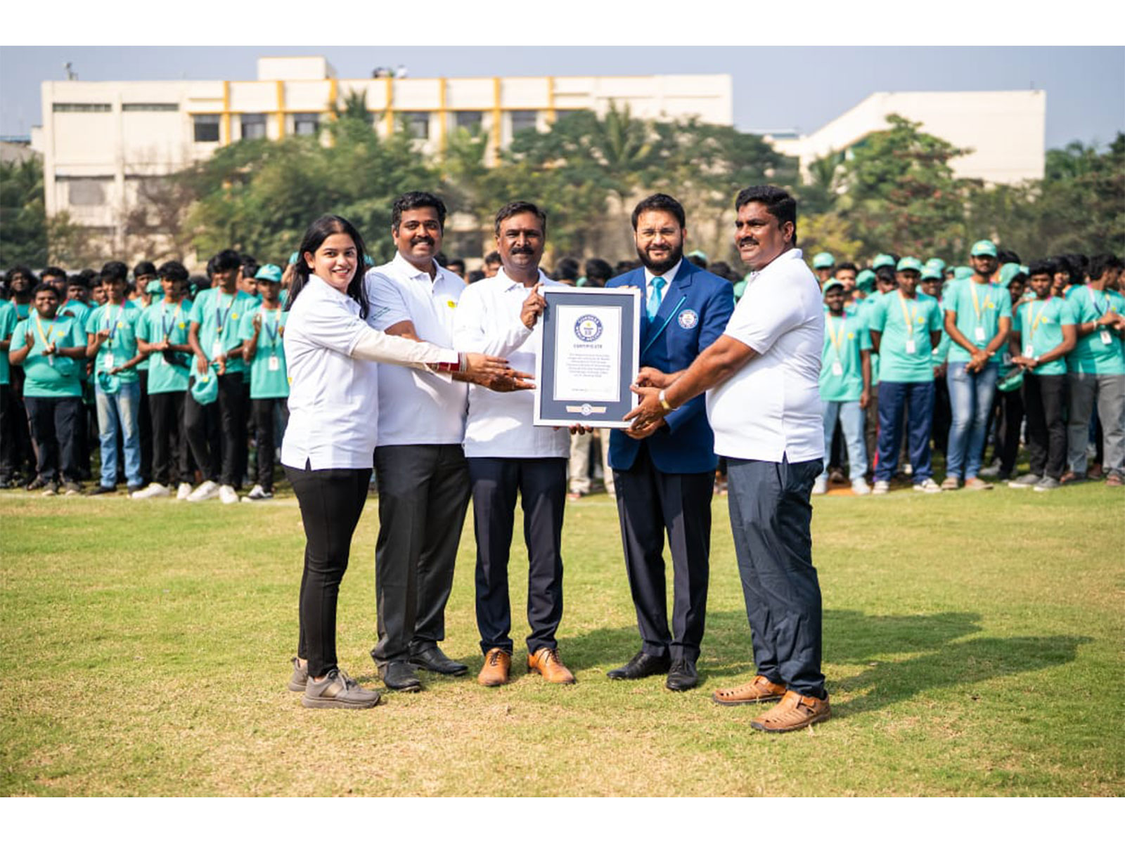 Chennai Institute of Technology and Bisleri International Creates Guinness World Record for the Largest Human Recycling Logo