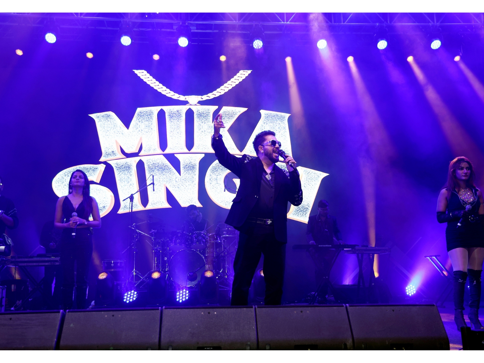 Flying Frog World Delivers a Grand Live Music Experience with Mika Singh at Khar Gymkhana