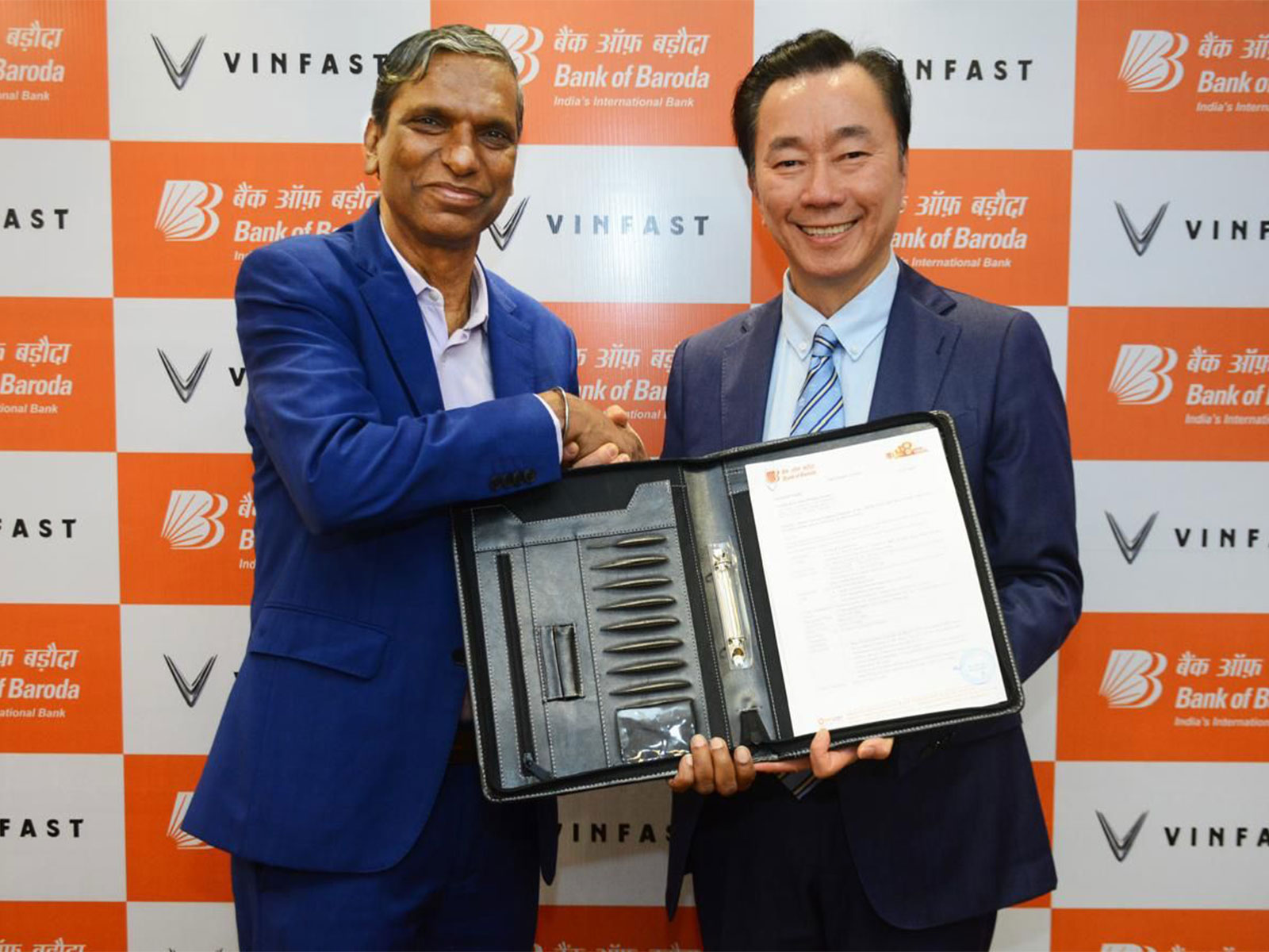 Mr. Pham Sanh Chau (right), CEO of VinFast Asia, and Mr. D. Ananda Kumar, General Manager - Supply Chain Finance, Bank of Baroda, at the signing ceremony