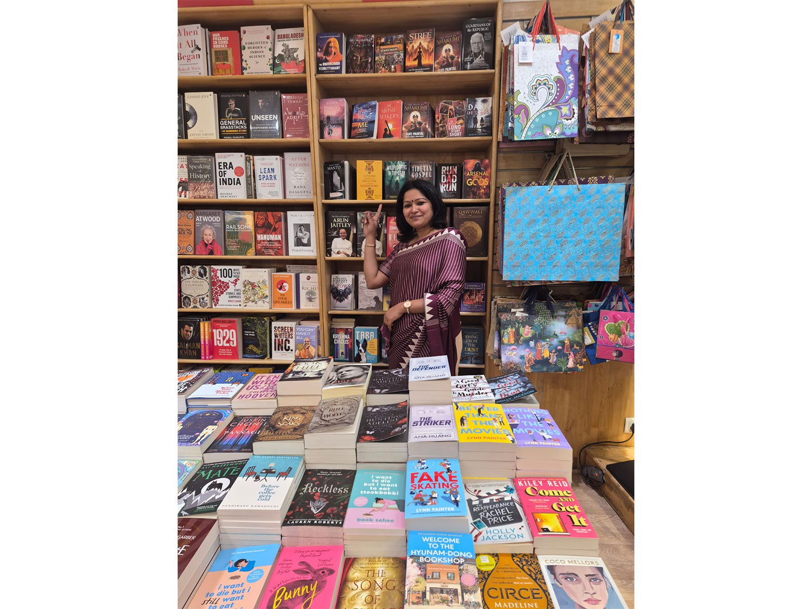 Prachi Garg Launches "Wisdom from Dashavtar" at Om Book Shop: A Modern Take on Ancient Evolutionary Logic