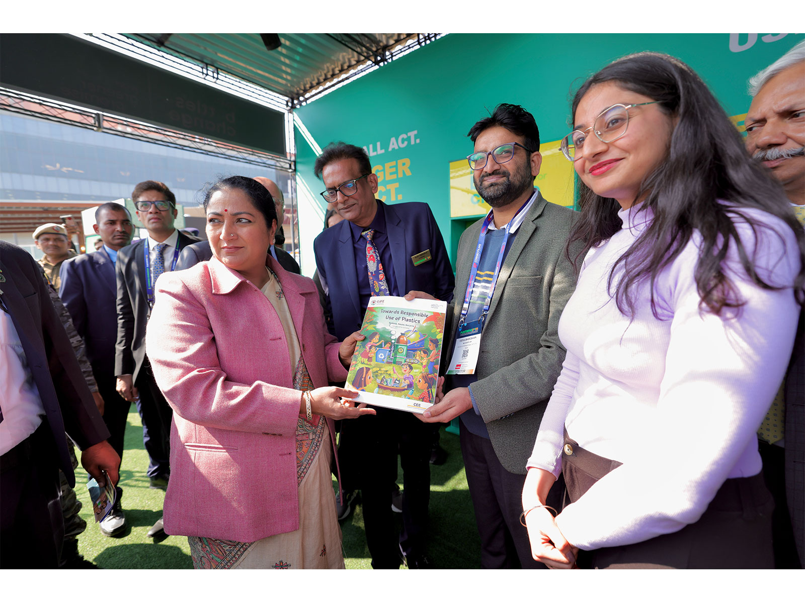 Hon'ble CM of Delhi, Smt. Rekha Gupta at the Bisleri, Bottles for Change stall