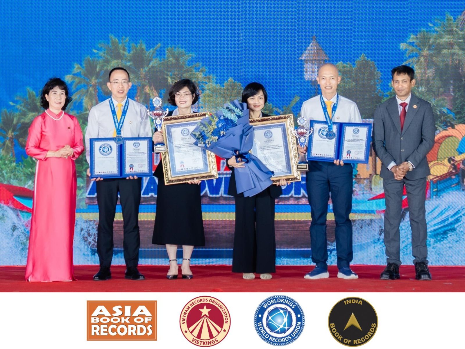 Nguyen Hoang Anh and Dr. Biswaroop Roy Chowdhury present World Records Certificates to Sun Group officials in Vietnam