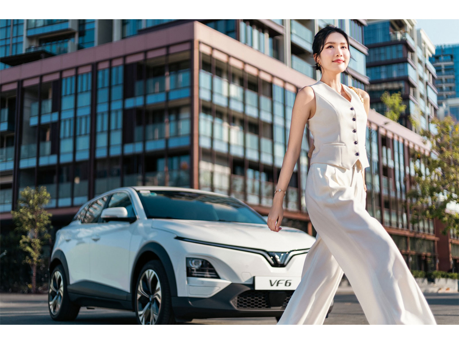 With surround view, smart safety systems and strong warranties, the VF 6 helps drivers, especially women, manage India's roads with a little more ease and a lot more confidence