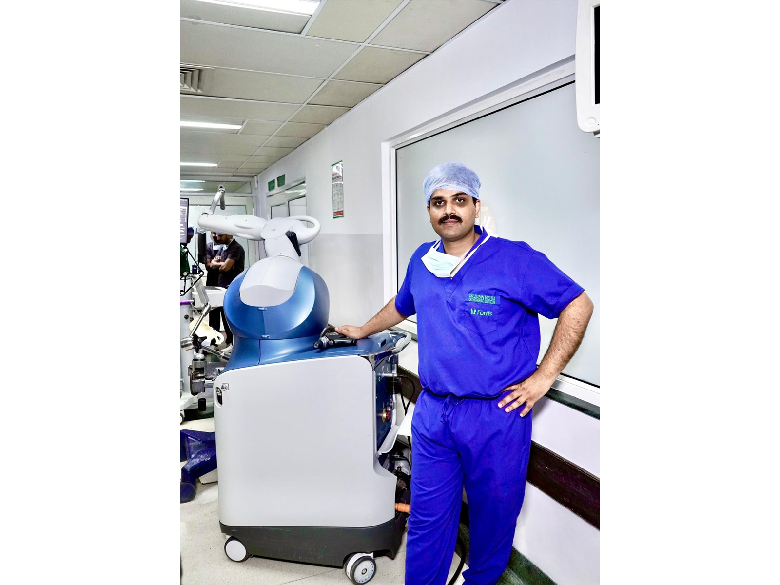 Dr. Zubin Mehta Performs Region's First Robotic Total Hip Replacement Surgery