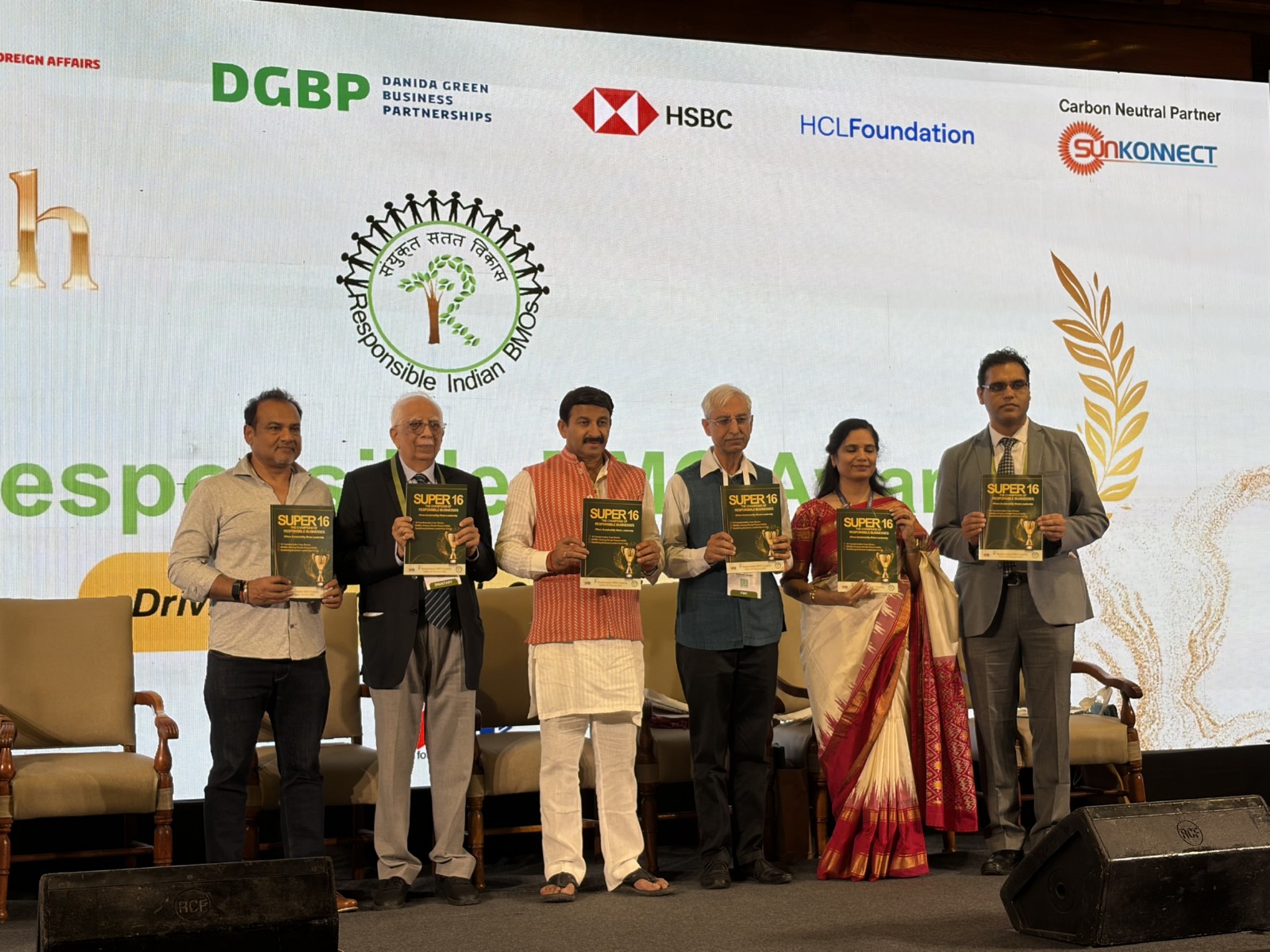 With Mukesh Gulati, ED FMC; Rakesh Rewari, Jury Member BMO Awards; Asim Sharma, WWF India; Padma Shri Nila Madhab Panda; Dr Nidhi Pundhir, HCLTech & HCLFoundation