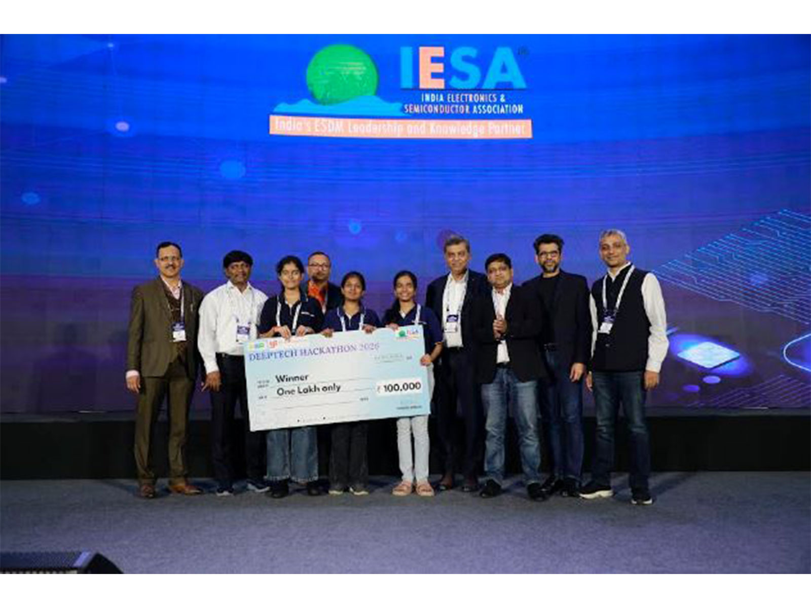 Chennai Institute of Technology's ALL-GIRLS  team wins at DeepTech Hackathon, takes home Rs. 1,00,000