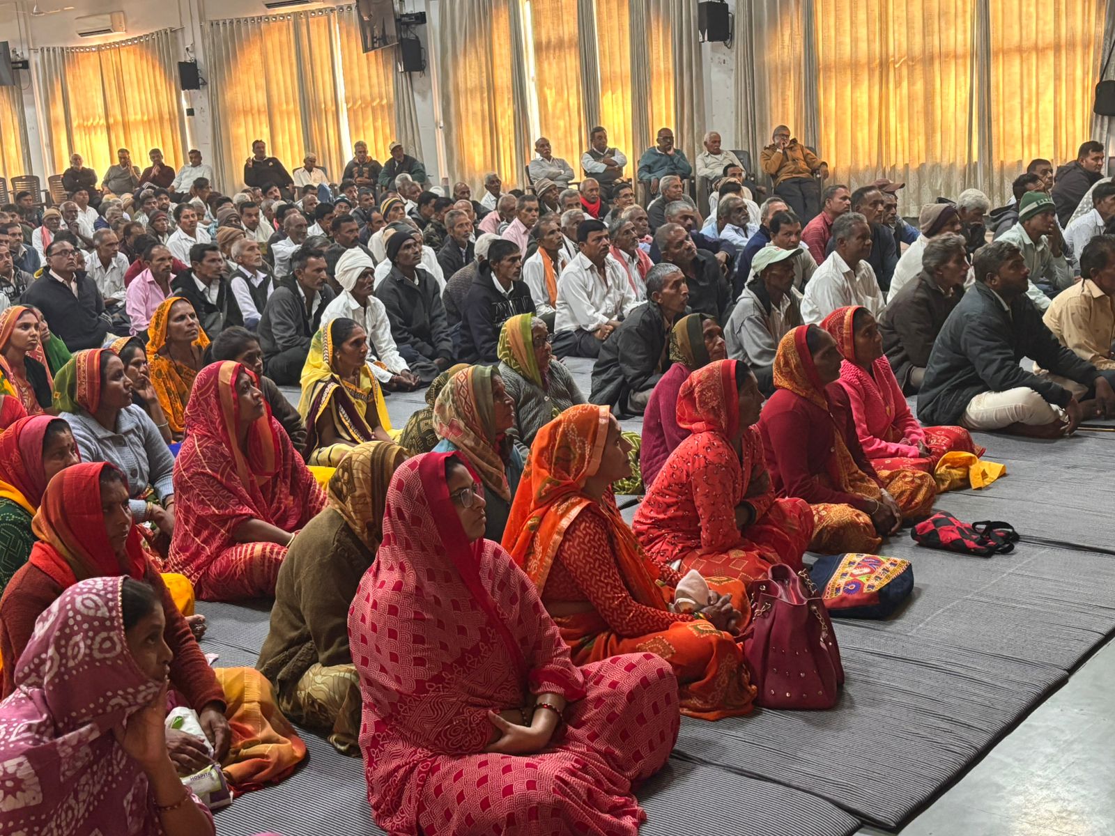 Seeds of change were sown as 700 farmers gathered at The Art of Living Ashram, Vasad for a Natural Farming Awareness Seminar