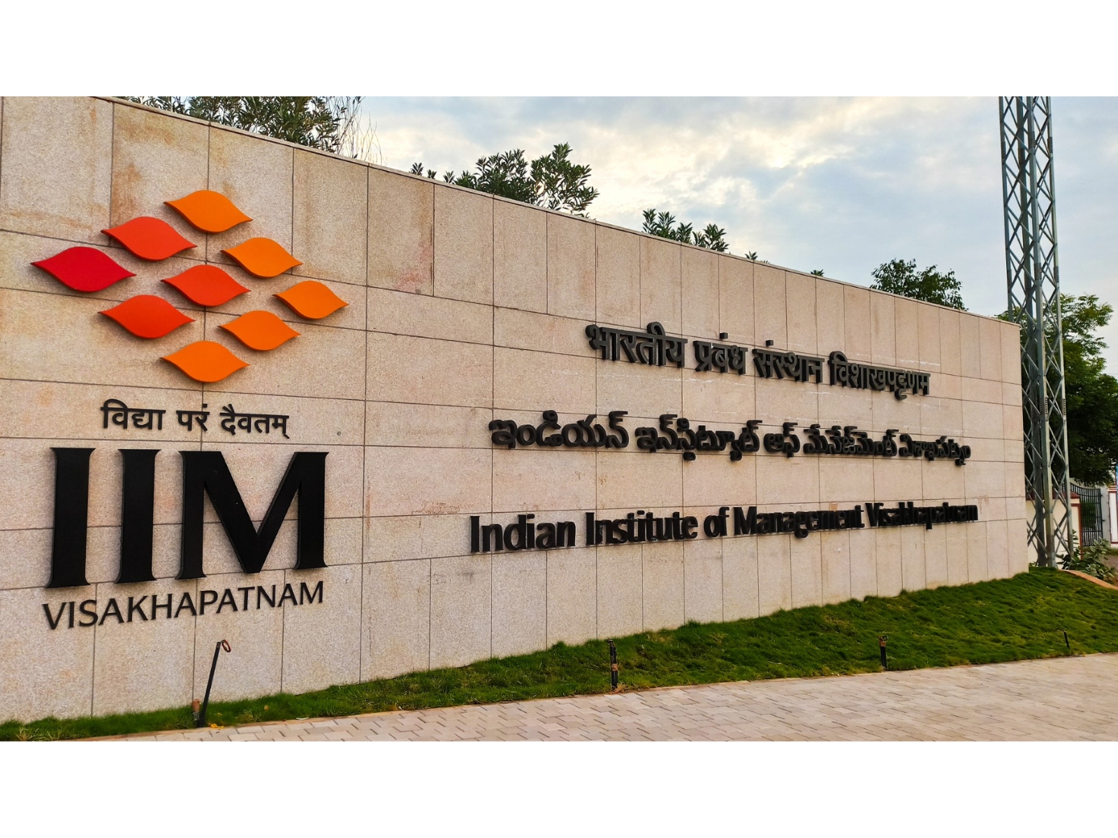 Two-year Executive MBA (EMBA) for working professionals, delivered with 740 hours of learning, interactive online classrooms and campus immersions at IIM Visakhapatnam