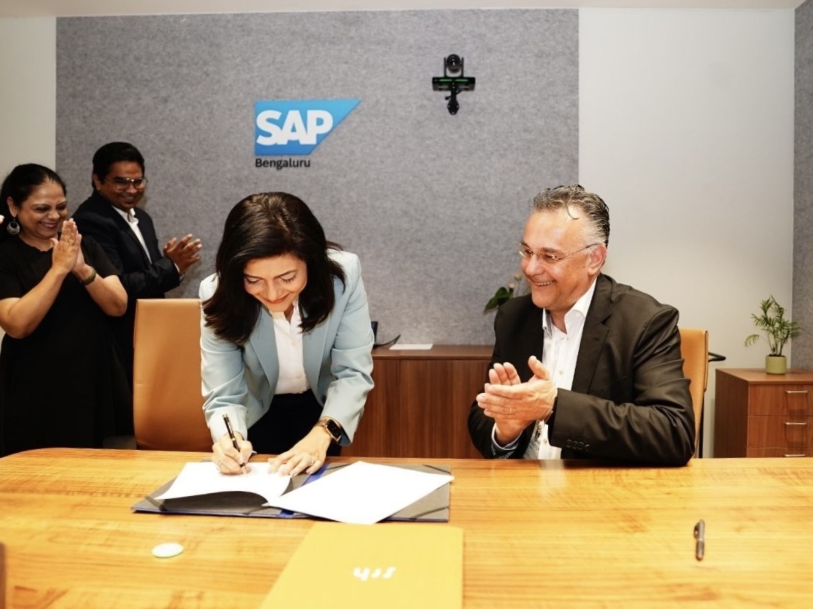 Signing of a strategic cooperation agreement with SAP Labs India in Bangalore