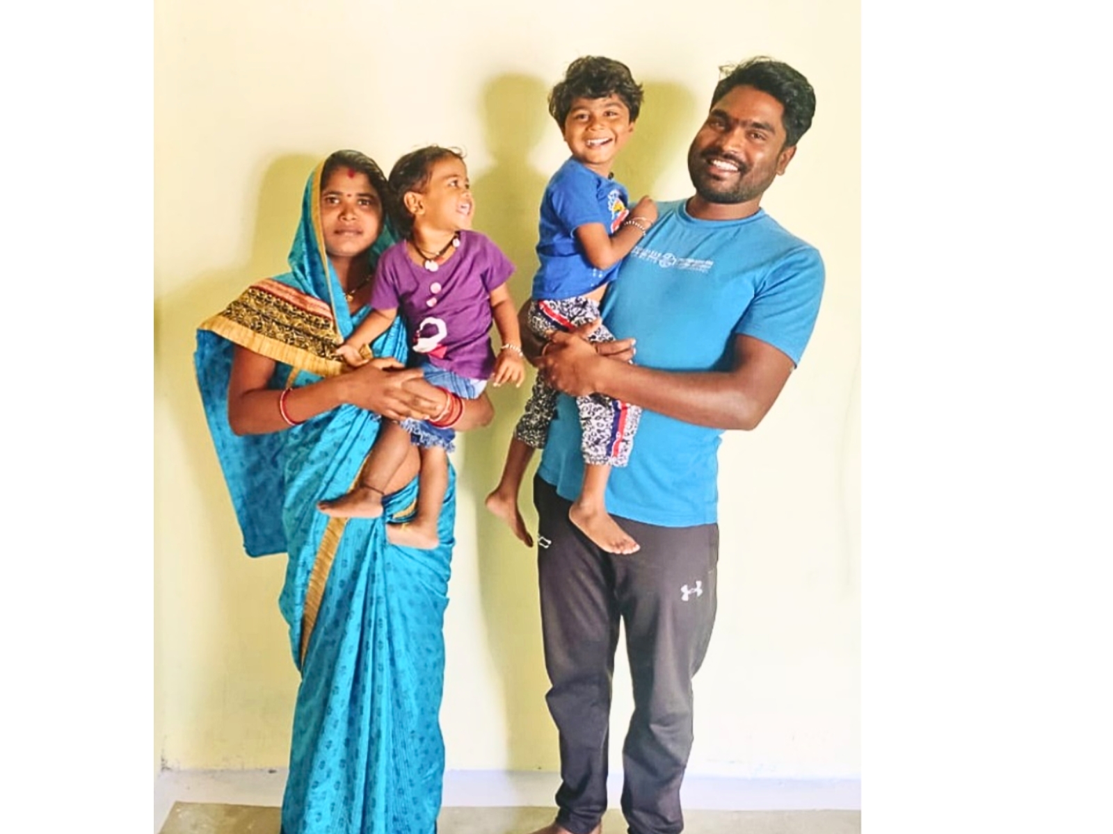 Hasthkala Artisans - Santu Tekam and his wife Garima Tekam, Gond artists from Dindori, Madhya Pradesh