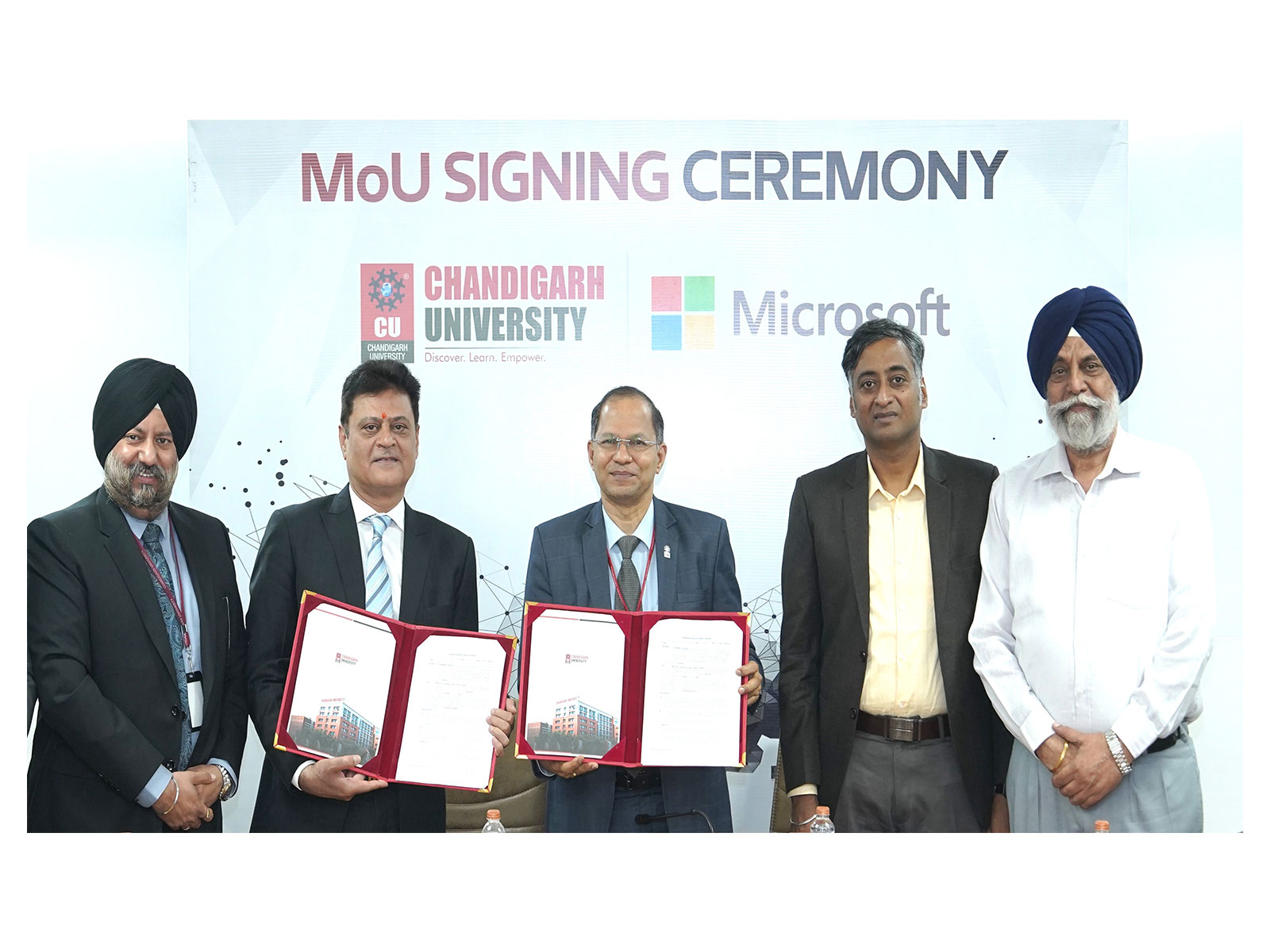 Chandigarh University Higher Officials & Microsoft Officials exchanging MoUs during the inauguration of state of the art Microsoft Skill Center in Artificial Intelligence (AI) at Chandigarh University