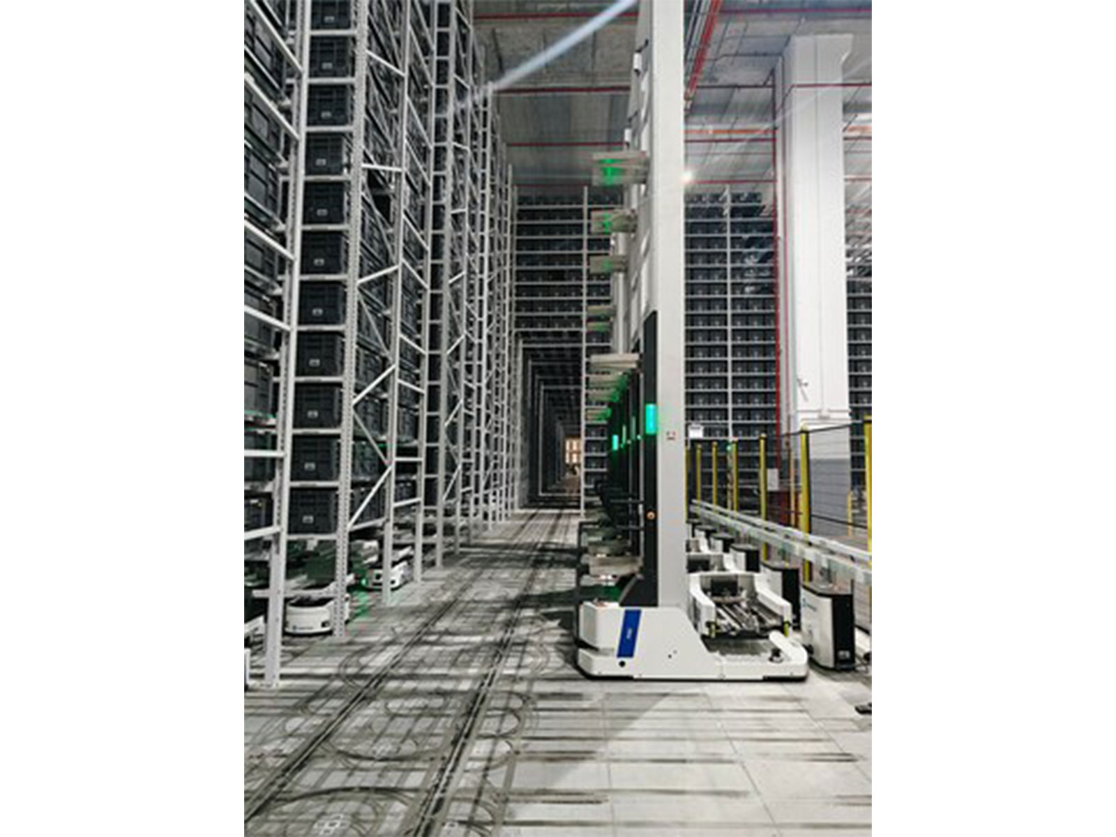 Hai Robotics and Maersk Redefine Fashion Fulfilment with High-Density Robotics at 10-Metre Scale in Singapore