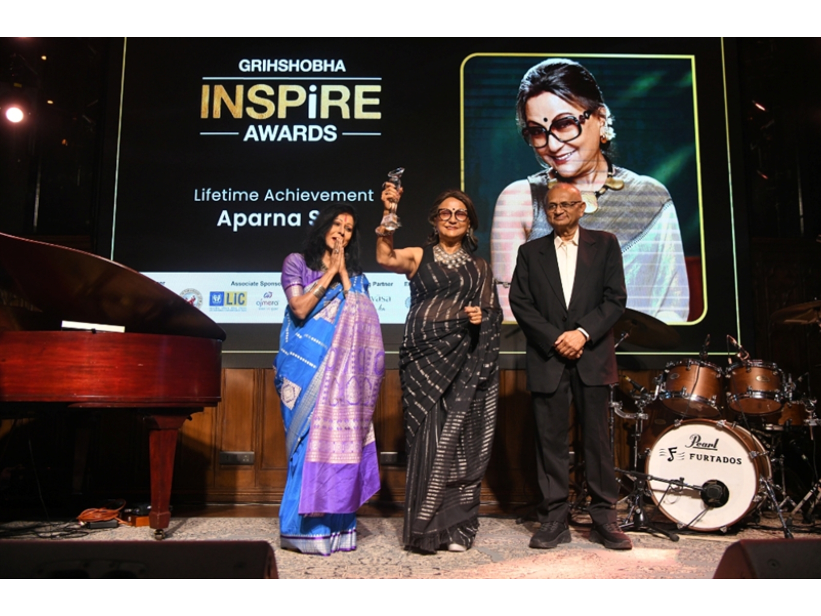Aparna Sen accepting the Lifetime Achievement honour